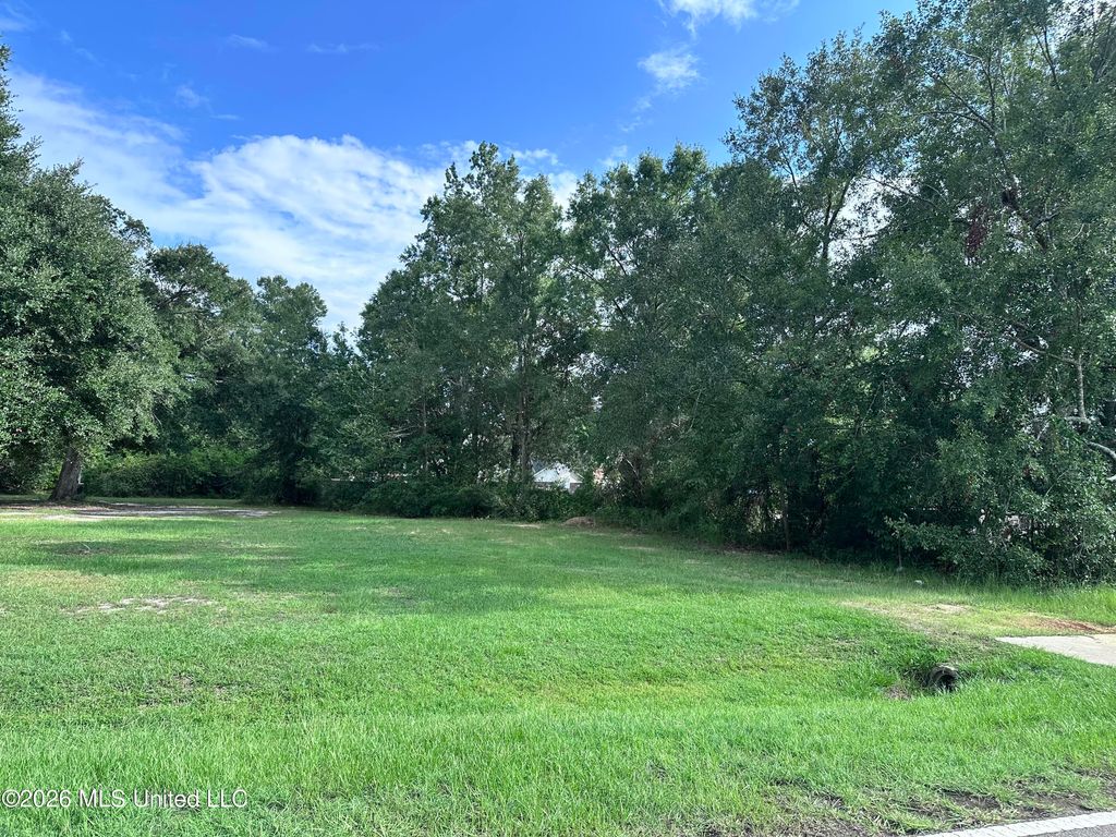 11010 Pin Oak Drive, Biloxi, MS 39532