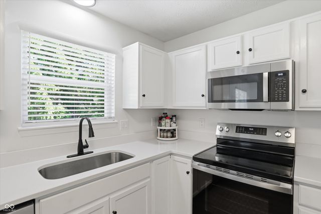 10632 Ashview Drive, Fishers, IN 46038