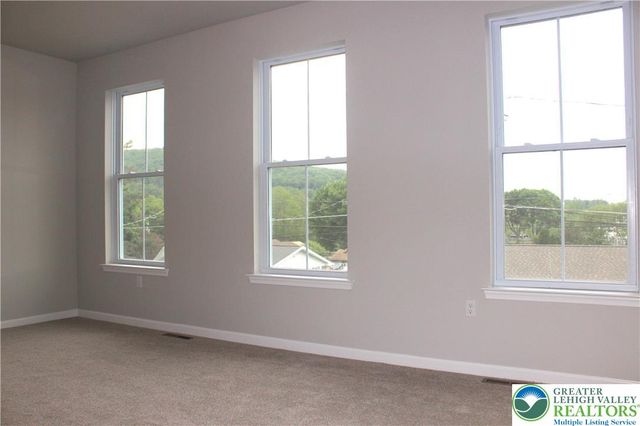 86 Hess Avenue, Hellertown Boro, PA 18055
