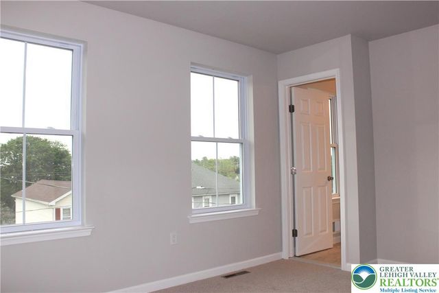 86 Hess Avenue, Hellertown Boro, PA 18055