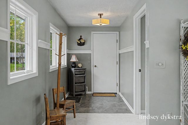 2814 Burrwick Drive SE, Grand Rapids, MI 49546