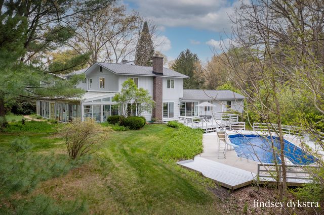 2814 Burrwick Drive SE, Grand Rapids, MI 49546