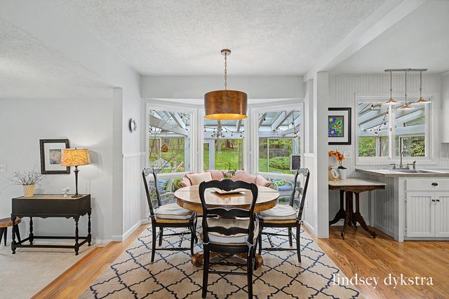 2814 Burrwick Drive SE, Grand Rapids, MI 49546