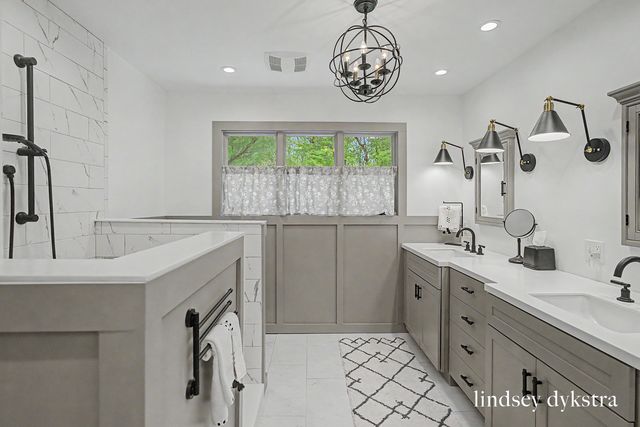 2814 Burrwick Drive SE, Grand Rapids, MI 49546