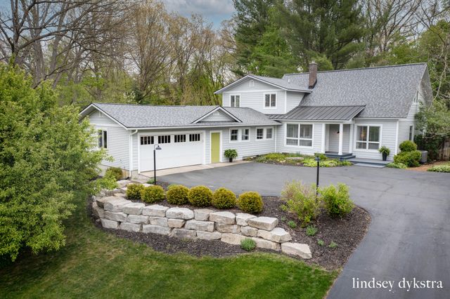 2814 Burrwick Drive SE, Grand Rapids, MI 49546