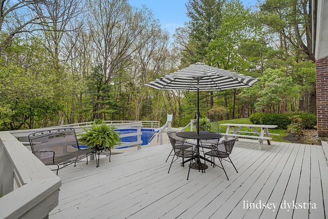 2814 Burrwick Drive SE, Grand Rapids, MI 49546