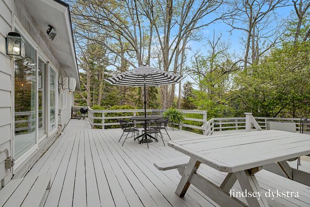 2814 Burrwick Drive SE, Grand Rapids, MI 49546