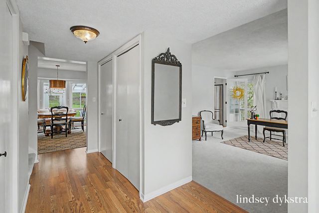 2814 Burrwick Drive SE, Grand Rapids, MI 49546