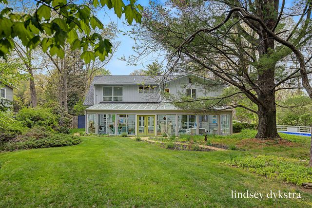 2814 Burrwick Drive SE, Grand Rapids, MI 49546