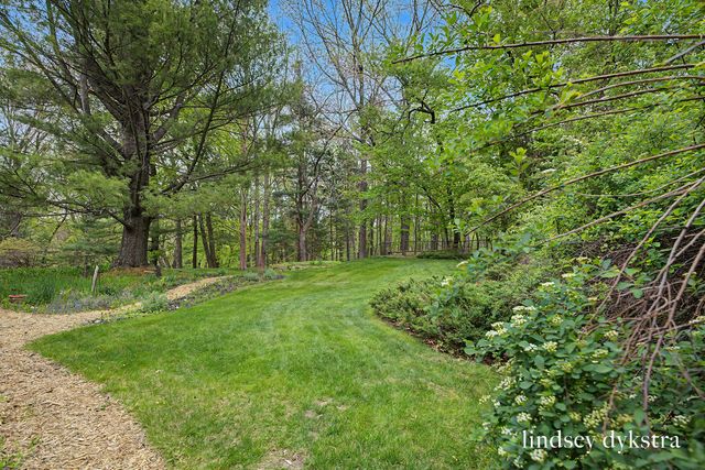 2814 Burrwick Drive SE, Grand Rapids, MI 49546