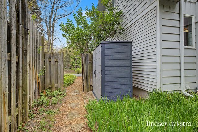 2814 Burrwick Drive SE, Grand Rapids, MI 49546