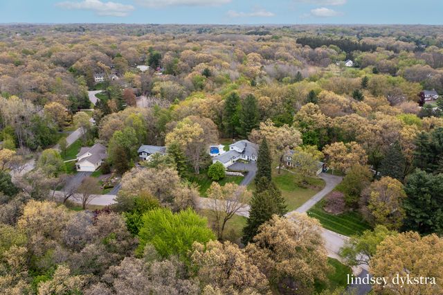 2814 Burrwick Drive SE, Grand Rapids, MI 49546