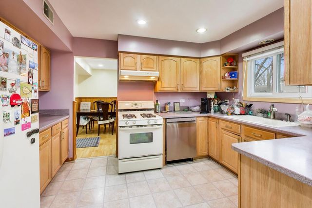 1021 Warwick Circle S, Hoffman Estates, IL 60169