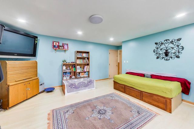 1021 Warwick Circle S, Hoffman Estates, IL 60169