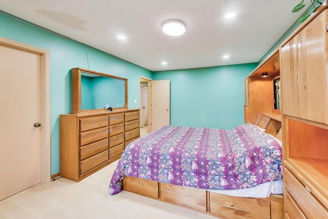 1021 Warwick Circle S, Hoffman Estates, IL 60169