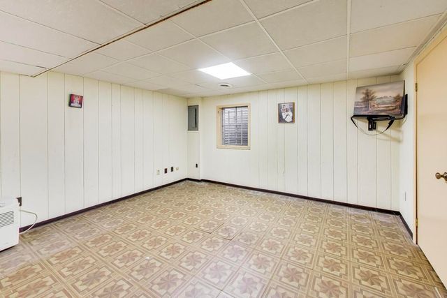 1021 Warwick Circle S, Hoffman Estates, IL 60169