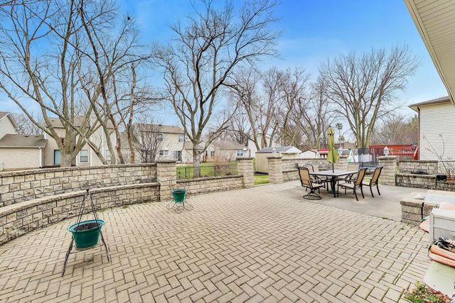 1021 Warwick Circle S, Hoffman Estates, IL 60169