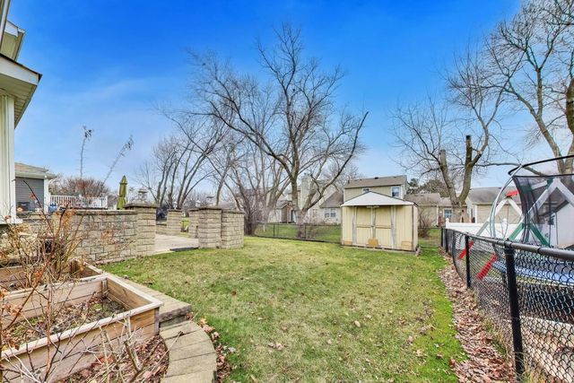 1021 Warwick Circle S, Hoffman Estates, IL 60169