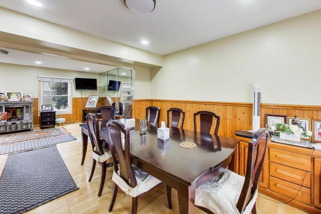 1021 Warwick Circle S, Hoffman Estates, IL 60169