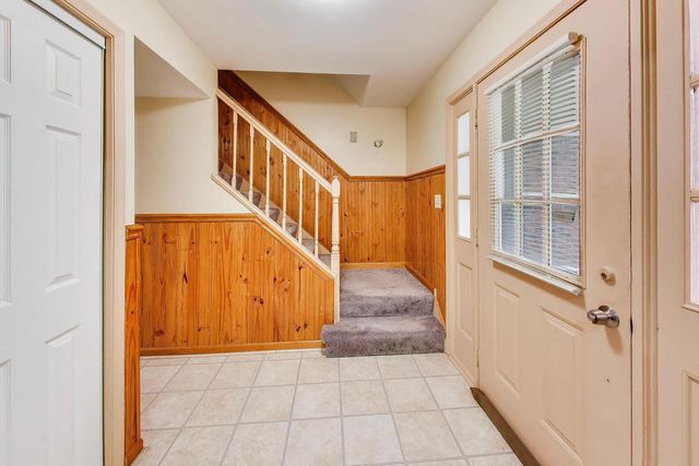 1021 Warwick Circle S, Hoffman Estates, IL 60169