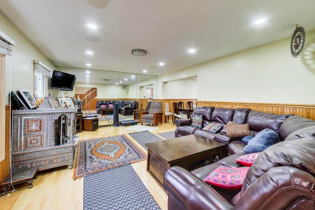 1021 Warwick Circle S, Hoffman Estates, IL 60169