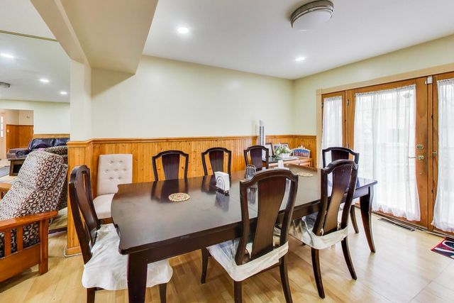 1021 Warwick Circle S, Hoffman Estates, IL 60169