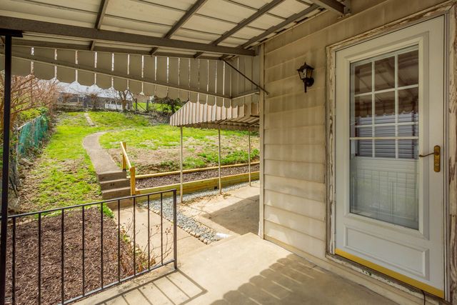 276 E Miller AVENUE, Munhall, PA 15120