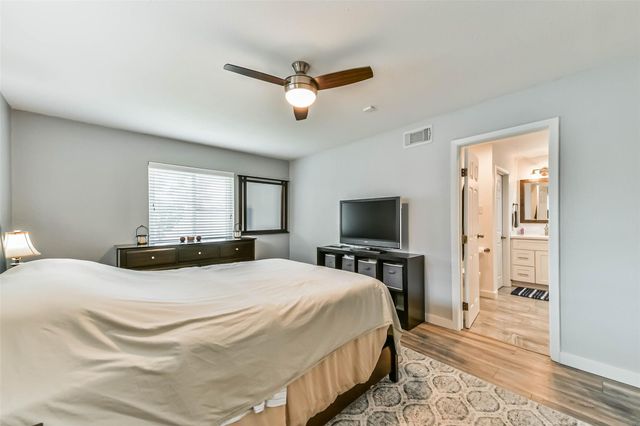 208 Baywood Street, Shoreacres, TX 77571