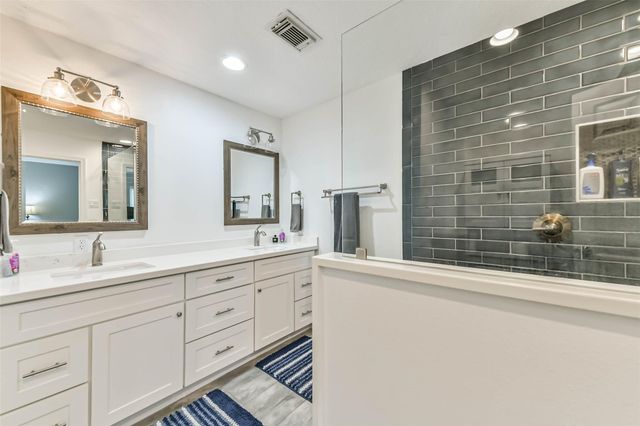 208 Baywood Street, Shoreacres, TX 77571