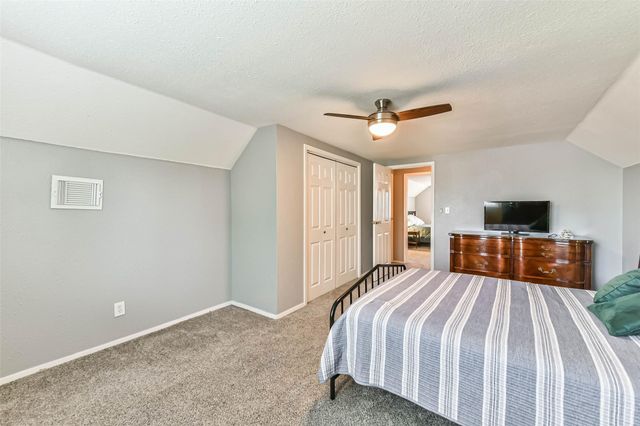 208 Baywood Street, Shoreacres, TX 77571