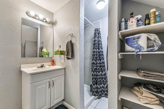208 Baywood Street, Shoreacres, TX 77571