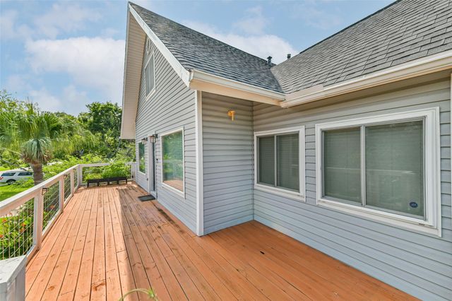 208 Baywood Street, Shoreacres, TX 77571