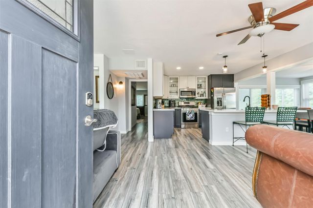 208 Baywood Street, Shoreacres, TX 77571