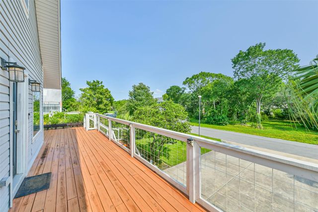 208 Baywood Street, Shoreacres, TX 77571