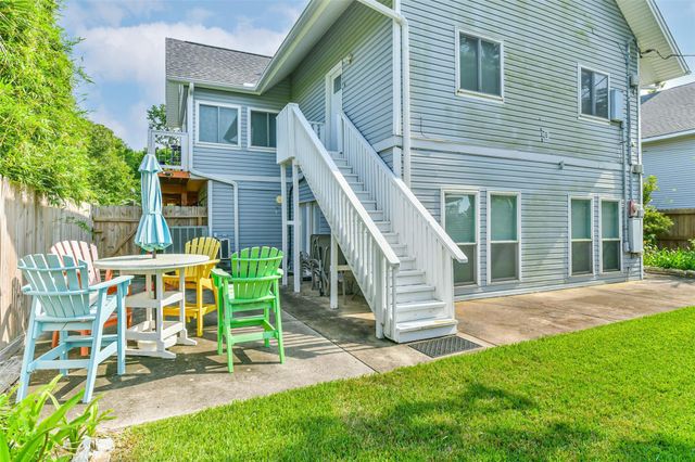 208 Baywood Street, Shoreacres, TX 77571