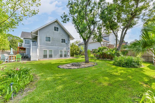 208 Baywood Street, Shoreacres, TX 77571