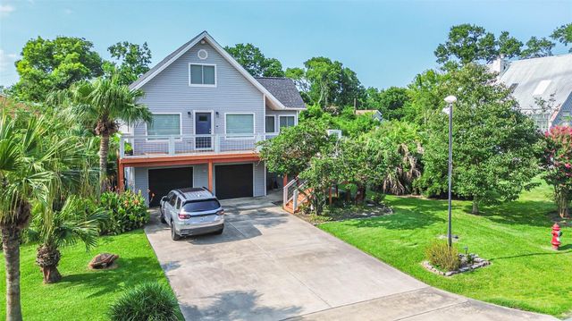 208 Baywood Street, Shoreacres, TX 77571