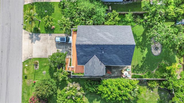208 Baywood Street, Shoreacres, TX 77571