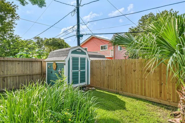 208 Baywood Street, Shoreacres, TX 77571