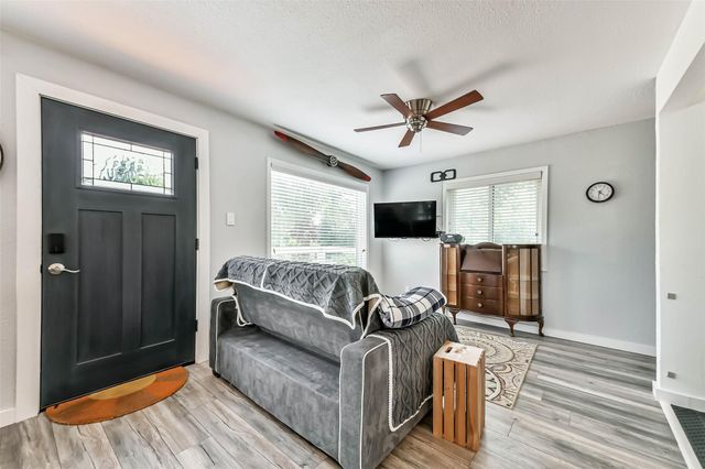 208 Baywood Street, Shoreacres, TX 77571