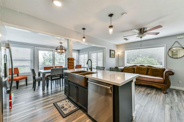 208 Baywood Street, Shoreacres, TX 77571