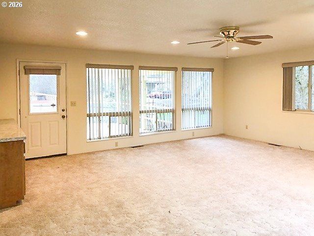 1649 Nw MARTIN Ave, Roseburg, OR 97471