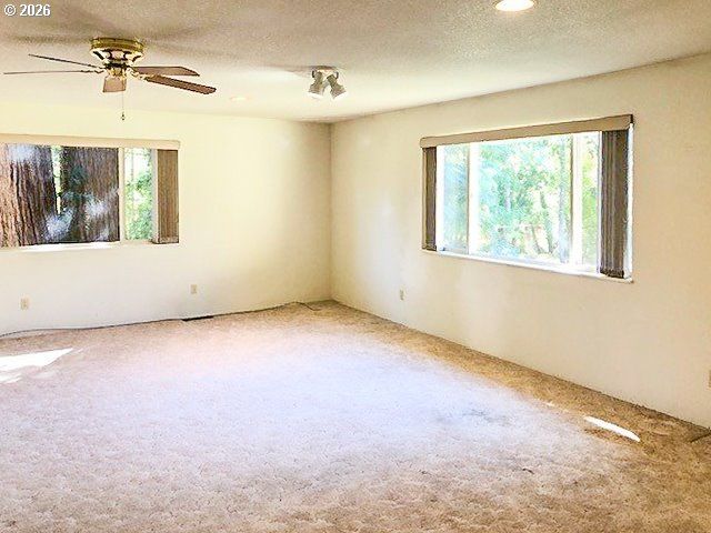 1649 Nw MARTIN Ave, Roseburg, OR 97471