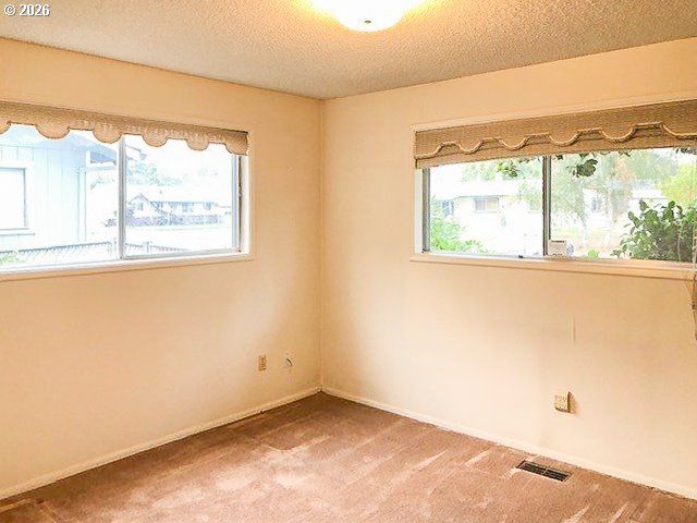 1649 Nw MARTIN Ave, Roseburg, OR 97471