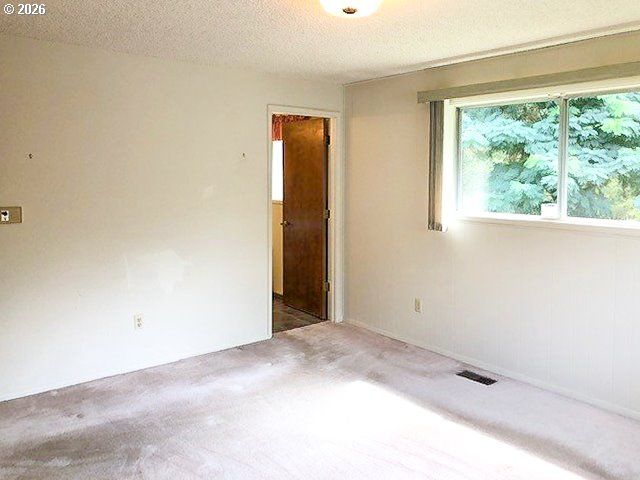 1649 Nw MARTIN Ave, Roseburg, OR 97471