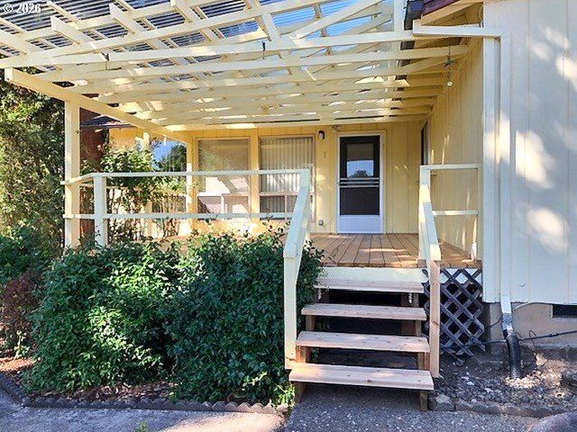 1649 Nw MARTIN Ave, Roseburg, OR 97471