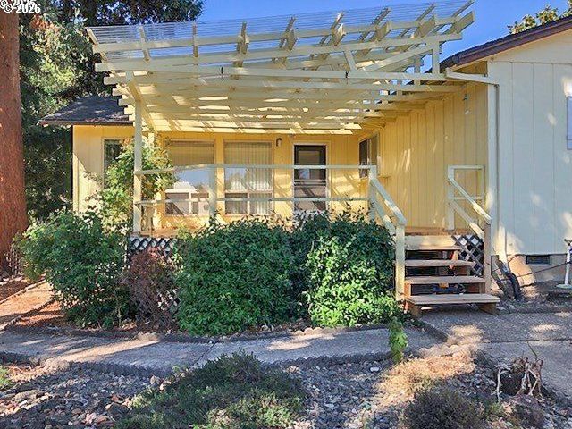 1649 Nw MARTIN Ave, Roseburg, OR 97471