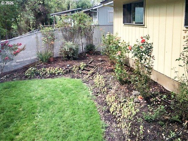 1649 Nw MARTIN Ave, Roseburg, OR 97471