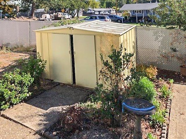 1649 Nw MARTIN Ave, Roseburg, OR 97471