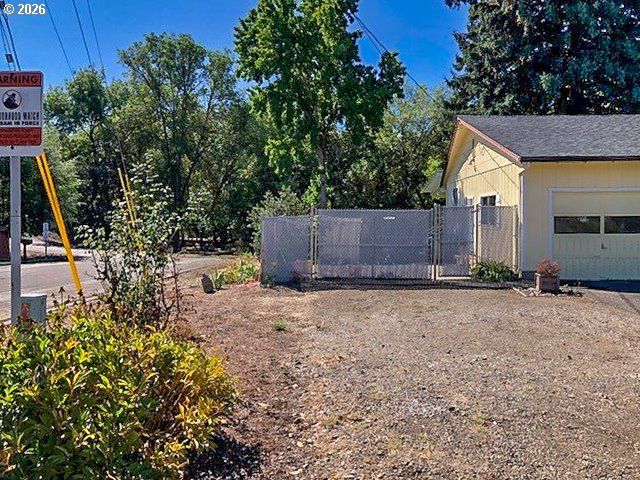 1649 Nw MARTIN Ave, Roseburg, OR 97471